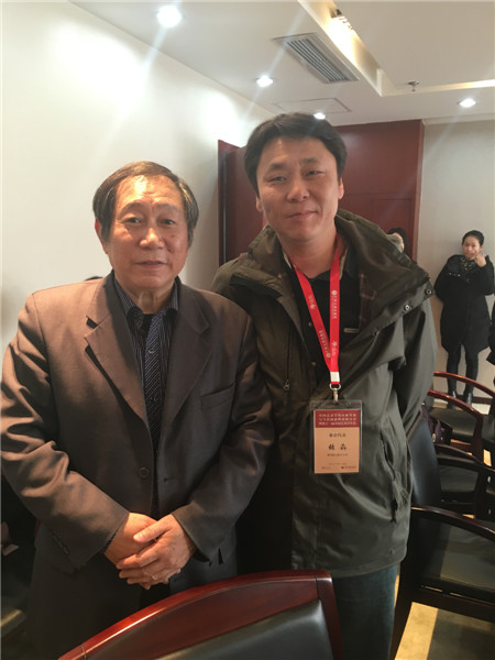 �教授与清华大学美术NG娱乐教授、著名美术理论家陈池瑜先生合影